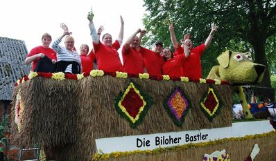 Der Festumzug ist auch in Ohlenstedt nicht wegzudenken. Am Sonntag um 13 Uhr stellen sich die Teilnehmer zum Fahren und Feiern in Bilohe auf. Foto: Archiv (ek)