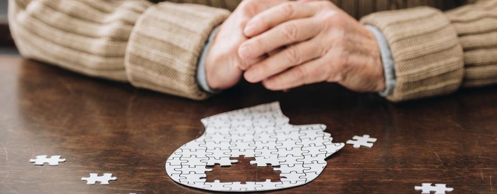 Eine Demenzerkrankung stellt nicht nur die Betroffenen vor Herausforderungen, sondern auch die Angehörigen.