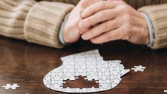 Eine Demenzerkrankung stellt nicht nur die Betroffenen vor Herausforderungen, sondern auch die Angehörigen.