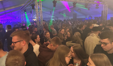 Die Partys im Zelt auf der Partywiese sind immer ein ganz besonderes Erlebnis.