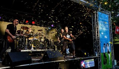 Die Band CATO aus Stuhr bietet nicht nur Unexpected Rock zur Prime Time am Samstag auf der Bühne der Osterholzer Stadtwerke, sondern vor allem eine gute Show.