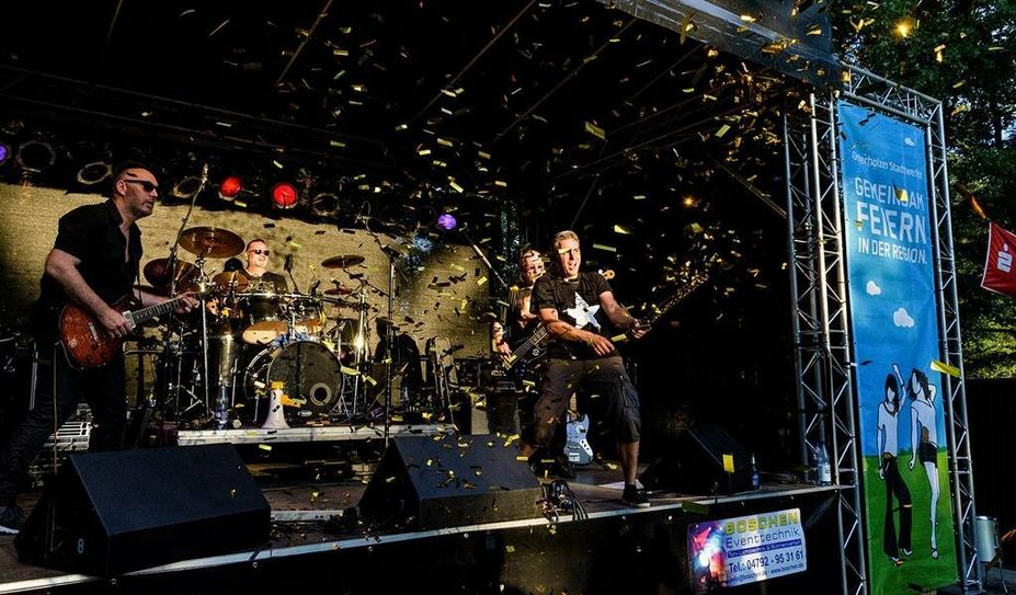 Die Band CATO aus Stuhr bietet nicht nur Unexpected Rock zur Prime Time am Samstag auf der Bühne der Osterholzer Stadtwerke, sondern vor allem eine gute Show.