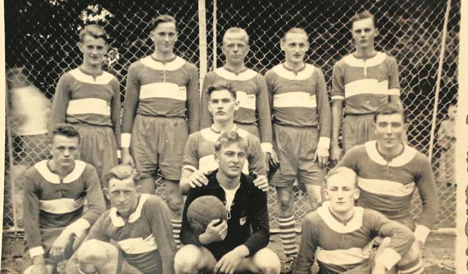 Die erste Männer-Fußballmannschaft des Turn- und Sportverein Alfstedt.