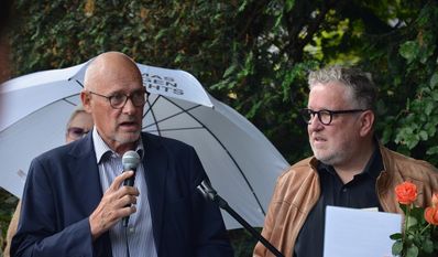 Hans-Gunnar Gustavsson (links) sprach über seine Mutter Anni Knipp-Gustavsson.