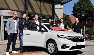 Freuen sich gemeinsam auf die Klosterholz-Tombola 2023: Marc Dittmer, Stefan Molkentin, Marko Putaro, Jörn Meyer, Thorben Prenntzell und Anja Kalski. (v. l.)