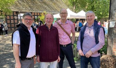 Hatten sich viel zu erzählen: Ehemalige Betreute des SOS-Kinderdorfs Worpswede beim Ehemaligentreffen.