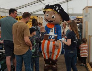 Auf der Schlemmer- und Erlebnismeile gibt es viel zu entdecken – egal, ob zum Mitmachen, Staunen oder zum Verzehren.