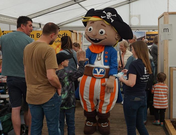 Auf der Schlemmer- und Erlebnismeile gibt es viel zu entdecken – egal, ob zum Mitmachen, Staunen oder zum Verzehren.