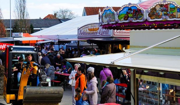 Auf der Schlemmer- und Erlebnismeile gibt es viel zu entdecken – egal, ob zum Mitmachen, Staunen oder zum Verzehren.