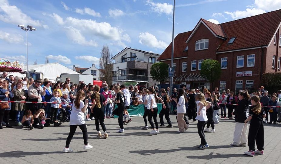 Auf der Schlemmer- und Erlebnismeile gibt es viel zu entdecken – egal, ob zum Mitmachen, Staunen oder zum Verzehren.