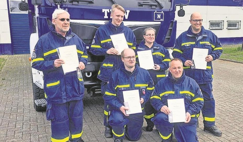 Osterholz-Scharmbeck (eb). Vor kurzem fand bei der Bundesanstalt Technisches Hilfswerk (THW) im Ortsverband Osterholz-Scharmbeck ein kleiner Festakt statt, bei dem die Einsatzmedaille „Fluthilfe 2021“ an Helfer:innen aus dem Ortsverband OHZ verliehen wurde. Die Auszeichnung würdigte ihren selbstlosen und unermüdlichen Einsatz bei der verheerenden Flutkatastrophe im Juli 2021 im Ahrtal.