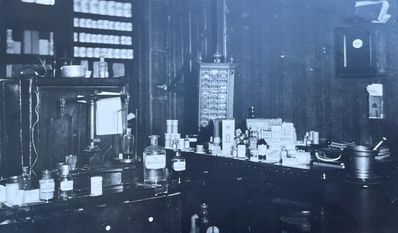 Das Team der Alten Apotheke steht seinen Kunden bei allen Fragen zur Verfügung.