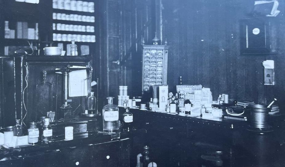 Das Team der Alten Apotheke steht seinen Kunden bei allen Fragen zur Verfügung.