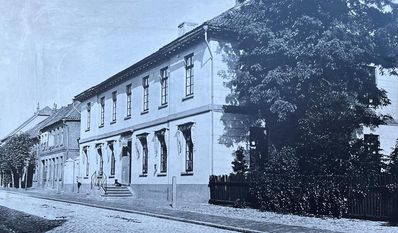 Das Gebäude früher.