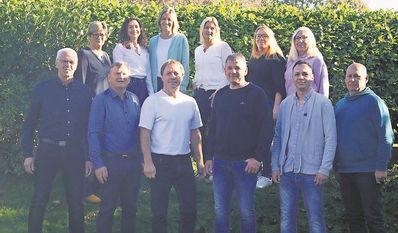 Der ChorUnikum besteht aus mehreren befreundeten Paaren und singt für sein Leben gern.