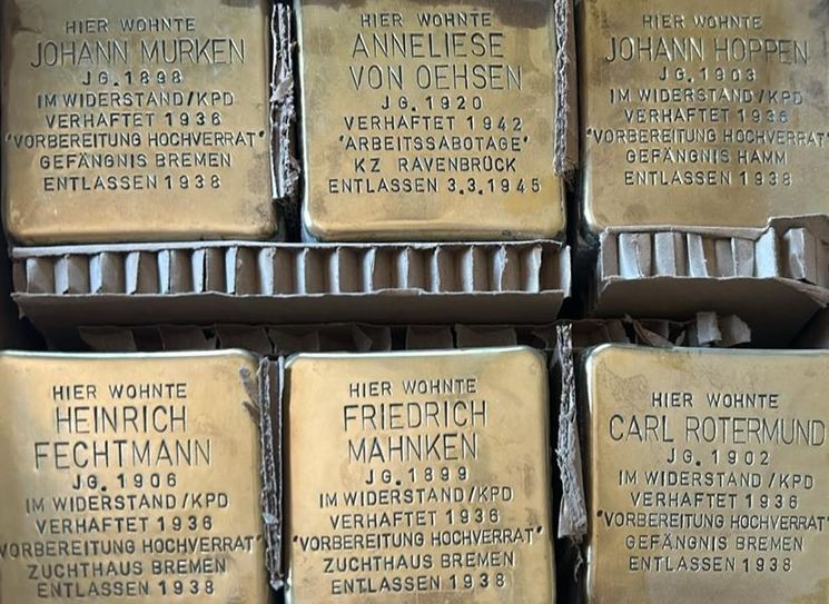 Die Stolpersteine erinnern an die Schicksale von sechs Menschen zur NS-Zeit.