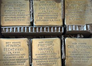 Die Stolpersteine erinnern an die Schicksale von sechs Menschen zur NS-Zeit.