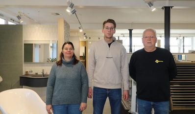 Ausstellung mit modernen Großformatfliesen.