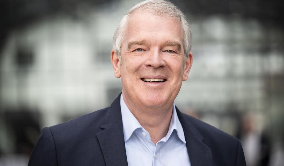 Alexander Lenders ist Vorsitzender des Bundesverbandes kostenloser Wochenzeitungen (BVDA). Darüber hinaus engagiert er sich seit vielen Jahren kommunalpolitisch und ehrenamtlich.
