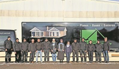 Das Team von Lange &amp; Sohn feiert das zehnjährige Bestehen des Familienunternehmens.