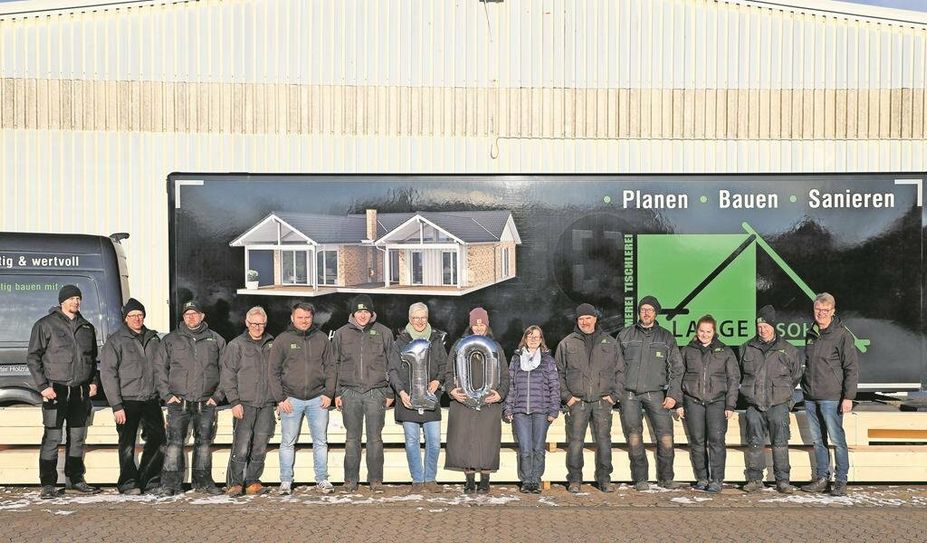 Das Team von Lange &amp; Sohn feiert das zehnjährige Bestehen des Familienunternehmens.