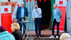 Bremens Bürgermeister Andreas Bovenschulte, Niedersachsens Ministerpräsident Olaf Lies und SPD-Kreisvorsitzender Michael Harjes beim Sommerempfang.