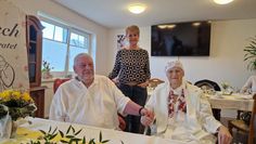Standesbeamtin Annette Wintjen (Mitte) vermählte Kirsten Hagenah und Jürgen Hagenah-Kahl.