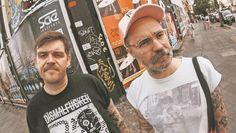 Die beiden Sänger gründeten ihre Band bereits 2002 auf einer Gartenparty in der Eifel.