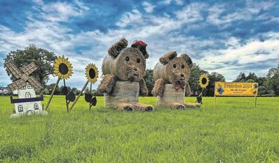 In diesem Jahr stehen statt den Puppen „Les und Werschi“ zwei Teddys auf dem Platz und laden zum Erntefest ein.