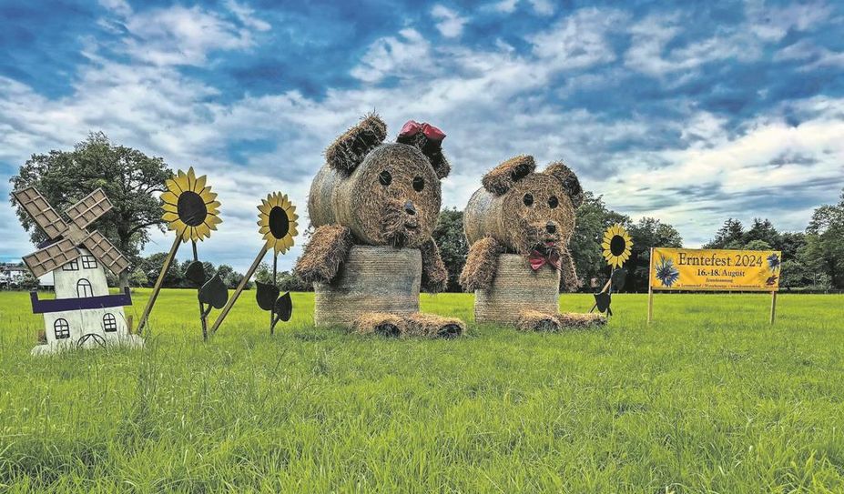In diesem Jahr stehen statt den Puppen „Les und Werschi“ zwei Teddys auf dem Platz und laden zum Erntefest ein.