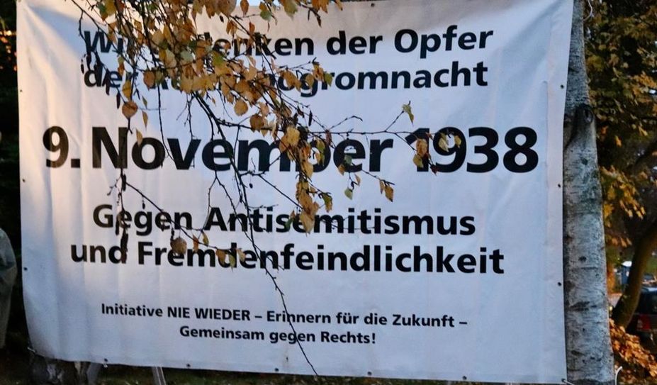 Die Veranstalter freuten sich, dass sich über 100 Menschen versammelten und den Rednern aufmerksam zuhörten.