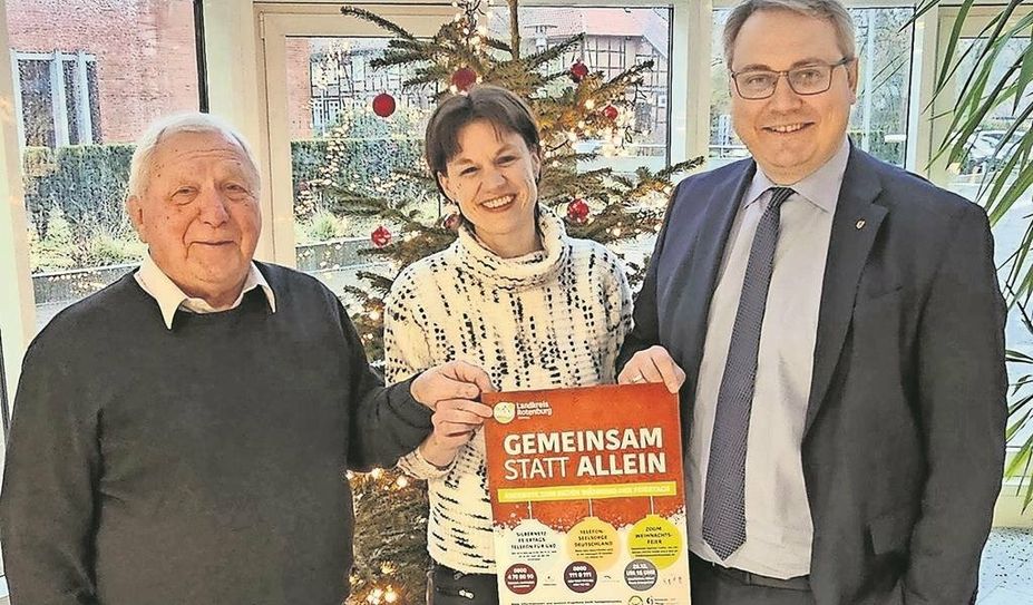 Hoffen, dass einsame Menschen sich die benötigte Hilfe holen: (v.l.) Helmut Sündermann vom Kreisseniorenrat, Ursula Seidler-Braun von „RoSe“ und Landrat Marco Prietz.