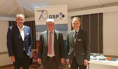 Dr. Peter Bartels (mittig) ist neuer Präsident der Gesellschaft für Sicherheitspolitik, ehemaliger Wehrbeauftragte und Vorsitzende des Verteidigungsausschusses des Bundestages.