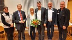 Die stellvertretende Superintendentin Esther Ockuhn (v. li.), Regionalbischof Hans-Christian Brandy, Silke und Carsten Stock, der Synodenvorsitzende Pastor Markus Stamme, der KV-Vorsitzende von St. Liborius Bremervörde und Karsten Thomsen nach der Wahl.