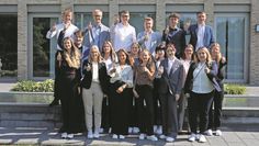Freuen sich auf die kommenden Jahre: die neuen Auszubildenden der Sparkasse.