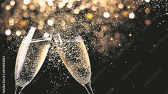 Um Mitternacht wird der Sekt geöffnet und auf das neue Jahr angestoßen.