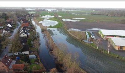 Auf der Fläche im oberen rechten Teil des Bildes soll ein Gewerbegebiet entstehen. Die Grünen im Grasberger Gemeinderat haben nun beantragt, eine Alternative zu prüfen. Foto: eb