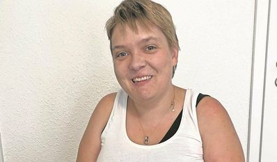 Constanze Gusek hat seit dem Abschluss ihrer Ausbildung mehr als 50 Bewerbungsversuche hinter sich - oft wird sie schon am Telefon weggedrückt.