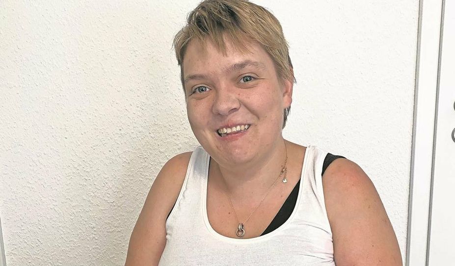 Constanze Gusek hat seit dem Abschluss ihrer Ausbildung mehr als 50 Bewerbungsversuche hinter sich - oft wird sie schon am Telefon weggedrückt.