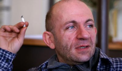 Rauchen, sonst nichts? - Das Bild des „Totalverweigerers“, mit dem Regierung und Union den Malochern Beine machen wollen.