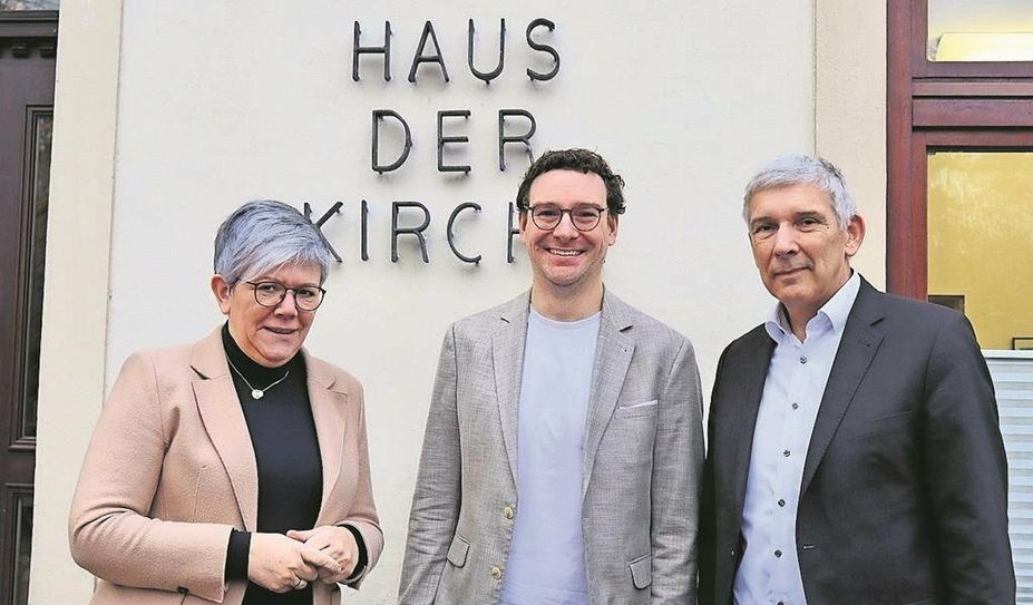 Superintendentin Jutta Rühlemann, Pastor Hennun Mahnken und Bürgermeister Torsten Rohde hatten keine gute Nachrichten.