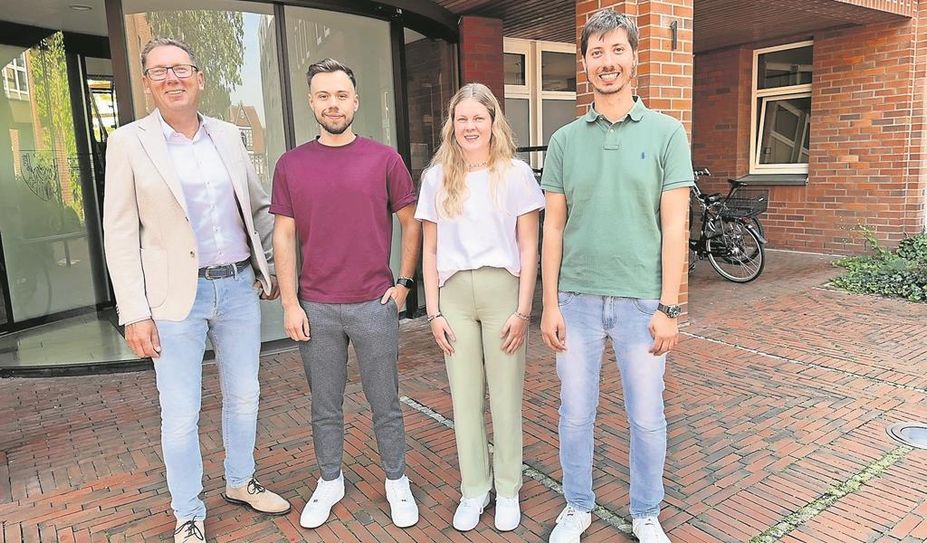 (v. l.) Thorsten Küver, Devin Goschütz, Wencke Foekens und Malte Marbach freuen sich auf die künftige Zusammenarbeit.