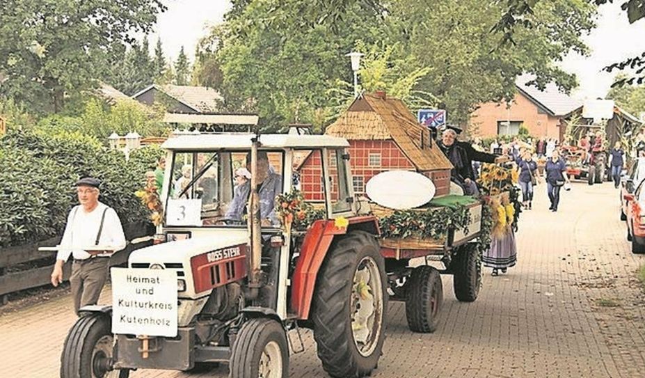 Am 10. September rollen ab 13 Uhr festlich geschmückte Erntewagen durch Kutenholz, bevor um 15.30 Uhr die Erntekrone übergeben wird.