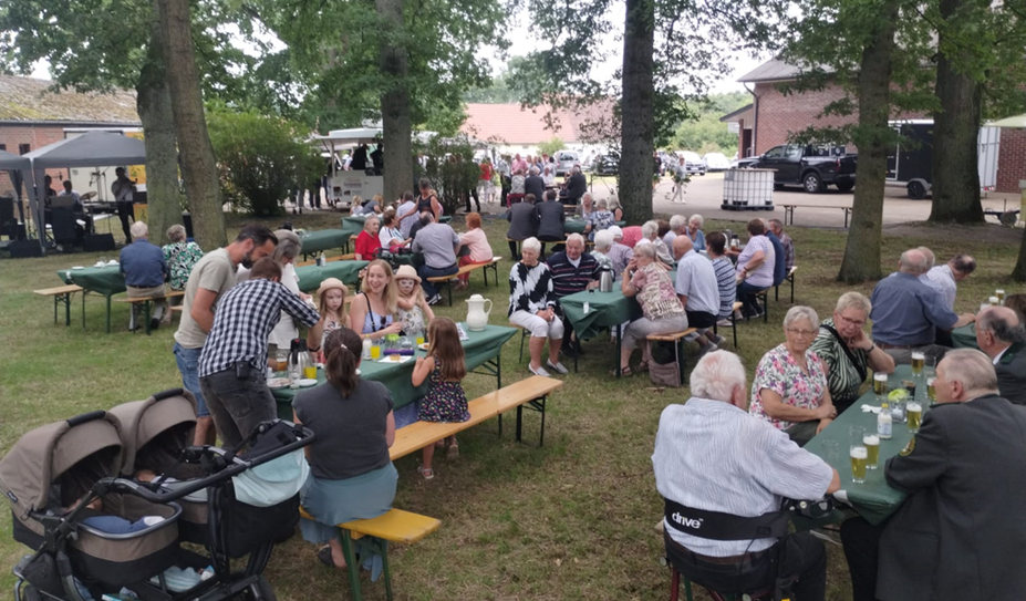 Am Nachmittag bot das Schützenfest ein buntes Programm für Familien...