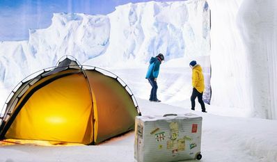 Besucher:innen des Klimahauses reisen an neun Orte in fünf Kontinenten.