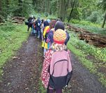 Beim Förstertag erkundeten die Kinder den Wald.