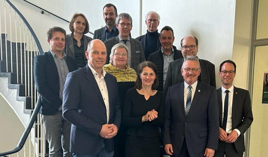 Sehen positiv auf eine weitere Zusammenarbeit: Niedersächsische Landwirtschaftministerin Miriam Staudte mit den Vetreter:innen.