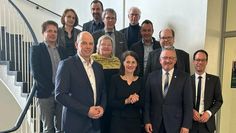 Sehen positiv auf eine weitere Zusammenarbeit: Niedersächsische Landwirtschaftministerin Miriam Staudte mit den Vetreter:innen.