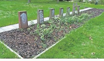 Acht Grabsteine wurden in Stade beschmiert, nachdem die Anlage gerade neu gestaltet worden war.