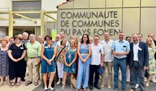 Die Delegation mit ihren französischen Gastgebern vor dem Rathaus in Sainte-Foy-la-Grande.